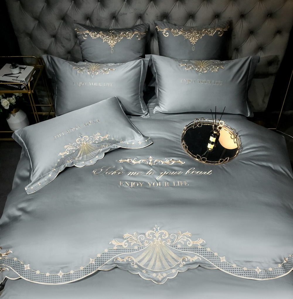 Постельное белье Сатин Гладкокрашеный Вышивка Делюкс на резинке DHCR004