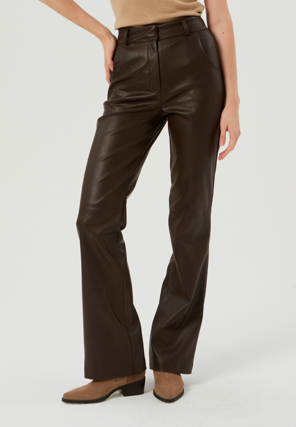 Брюки женские из экокожи коричневые