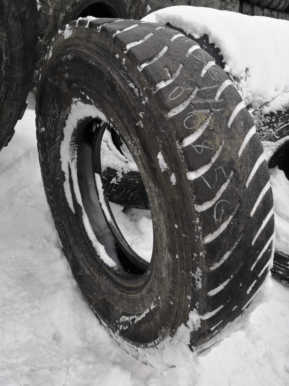 325/95R24 Hankook DM06 шина б/у