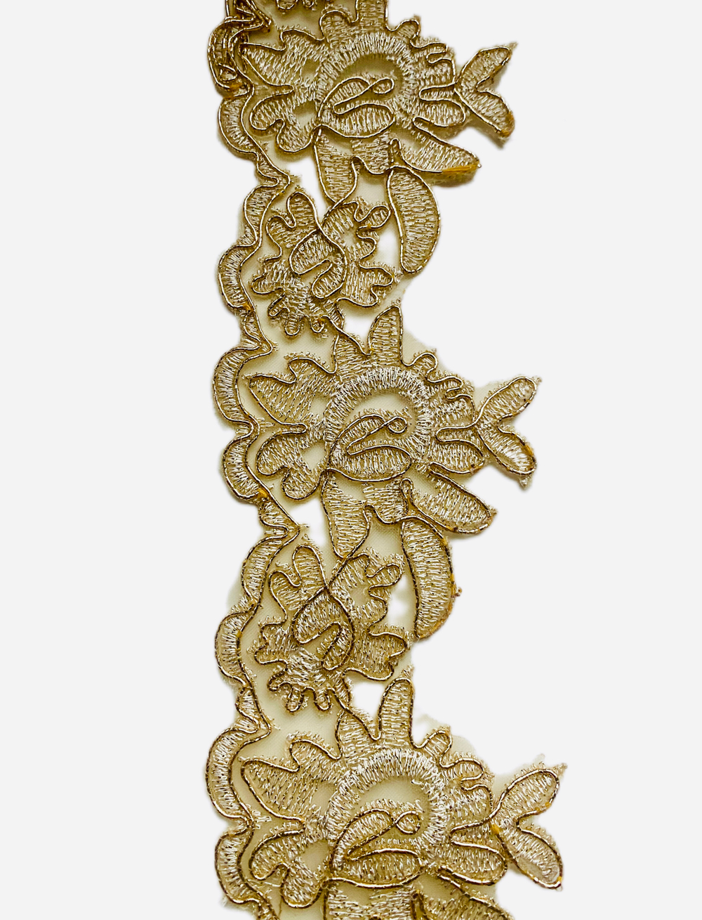 Кружево декоративное с кордом и вышивкой цвет молочный с золотом