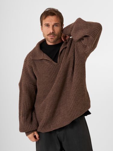 Шоколадный свитер крупной вязки QWE