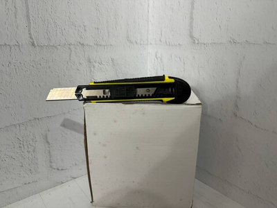 Нож канцелярский 3 лезвия внутри