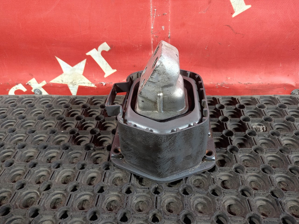 Подушка двигателя задняя 2019г.