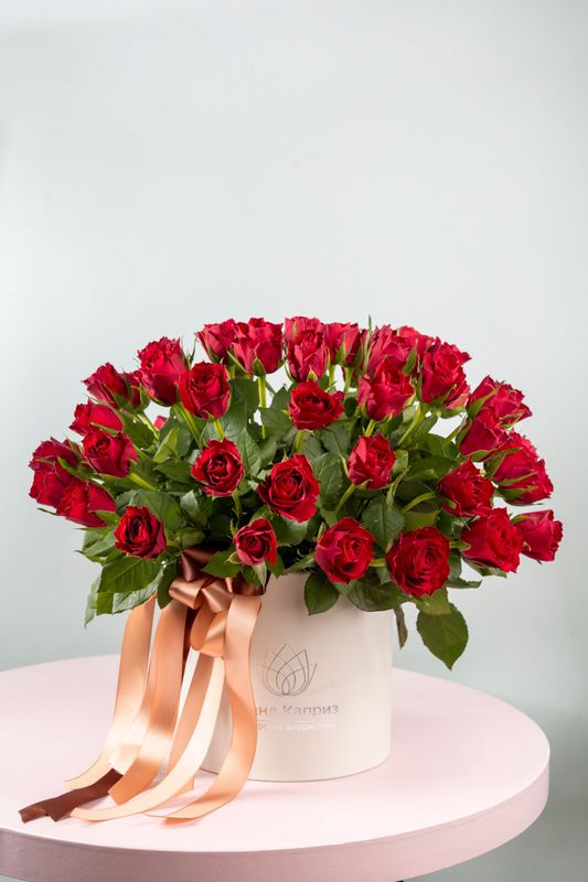 Композиция из 51 розы "Мадам Ред"