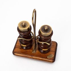 Capanni Подставка под соль и перец