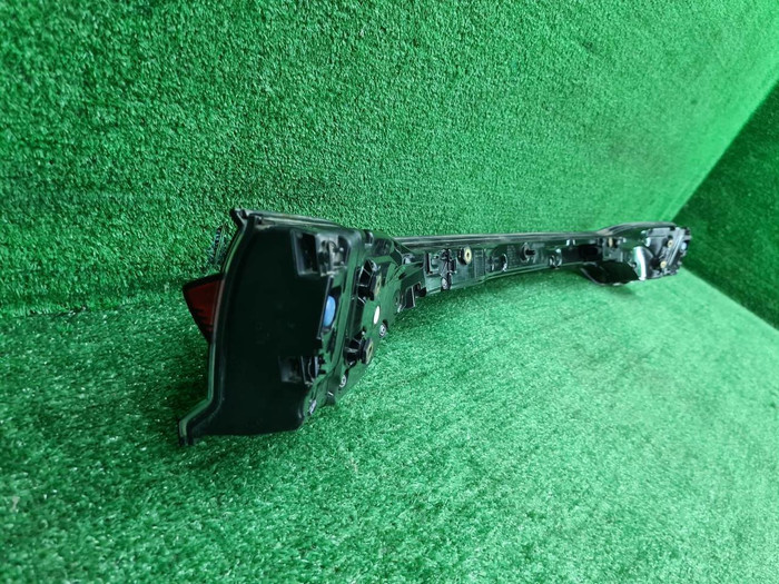 Фонарь крышки багажника Porsche Macan 95b (18-21)