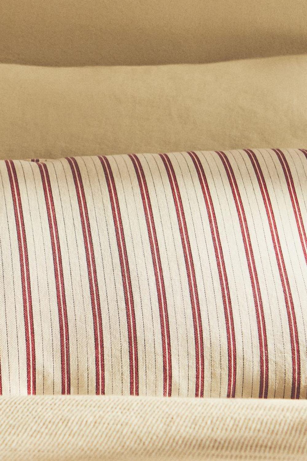 ZARA HOME ЧЕХОЛ НА ПОДУШКУ С КОНТРАСТНОЙ ПОЛОСКОЙ, КРАСНЫЙ