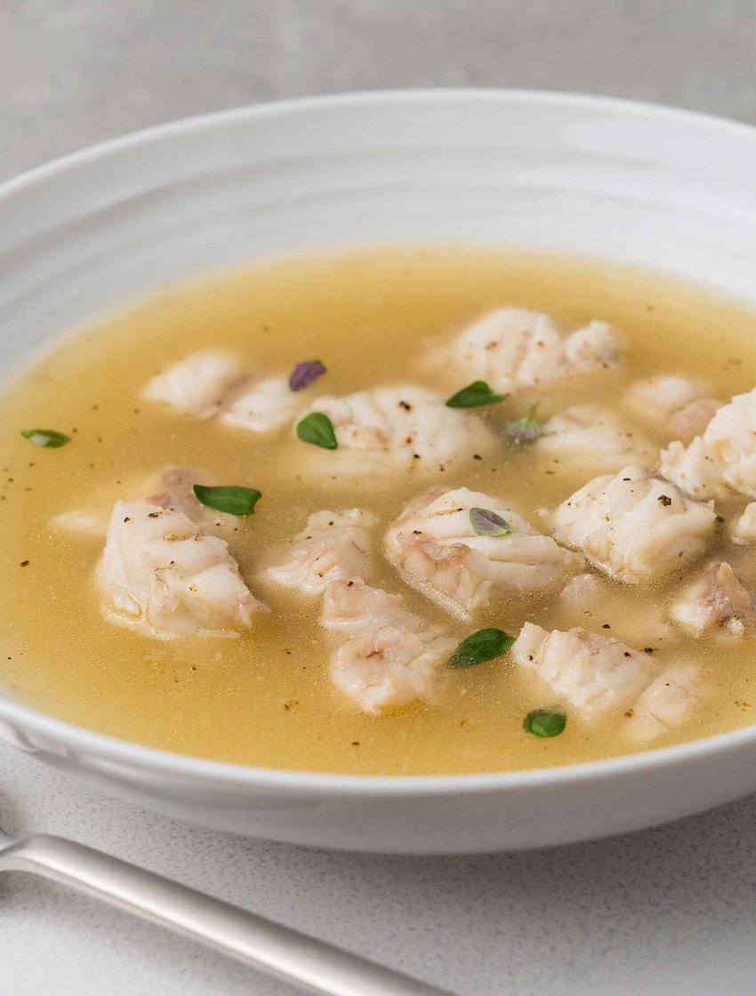 Кубики из окуня в бульоне