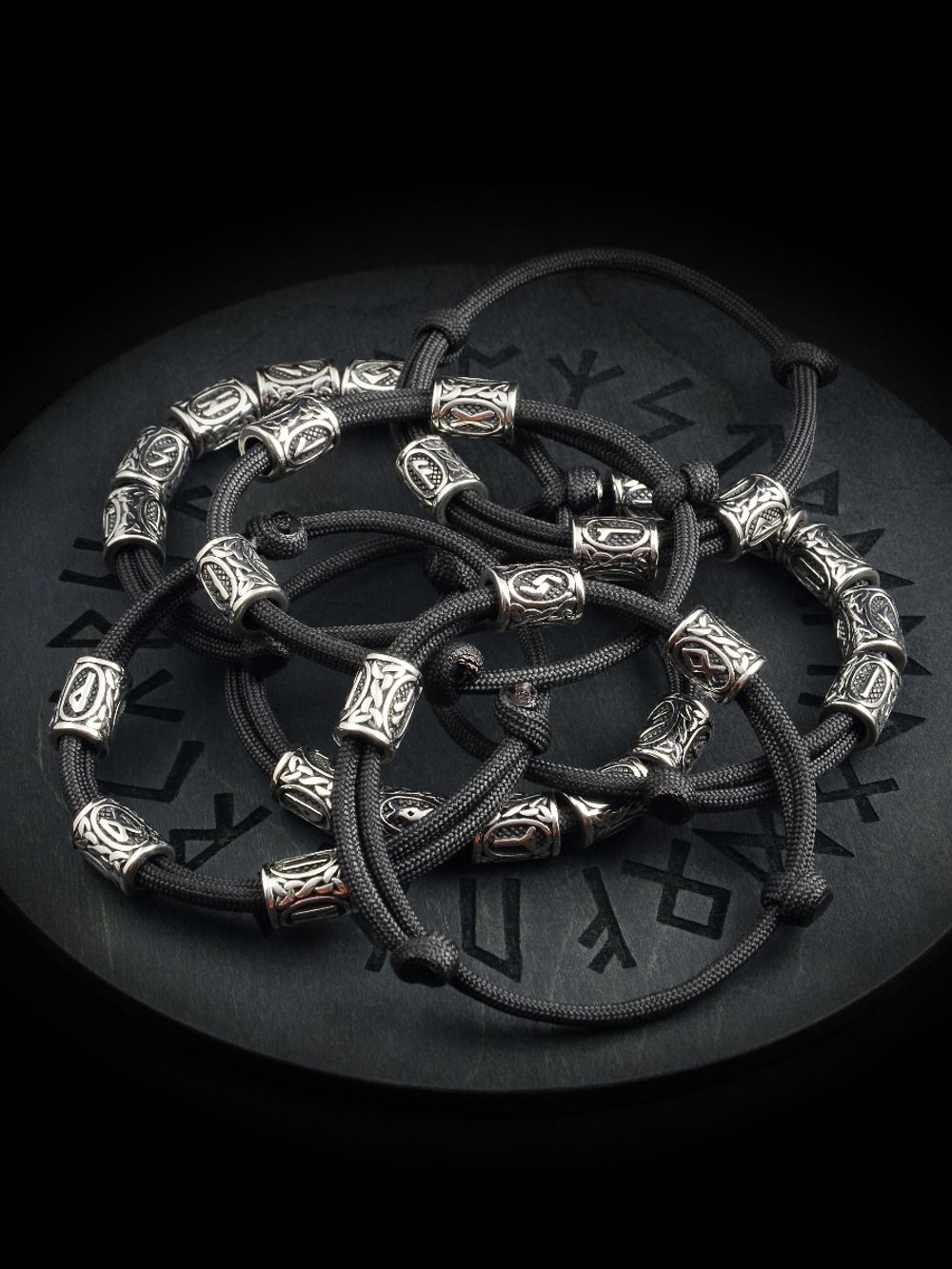 Браслет с рунами безразмерный