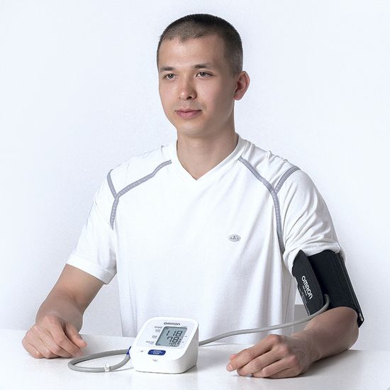 Тонометр Omron автоматический на плечо M2 Basic, универсальная манжета 22-42 см адаптер, HEM-7121-ALRU