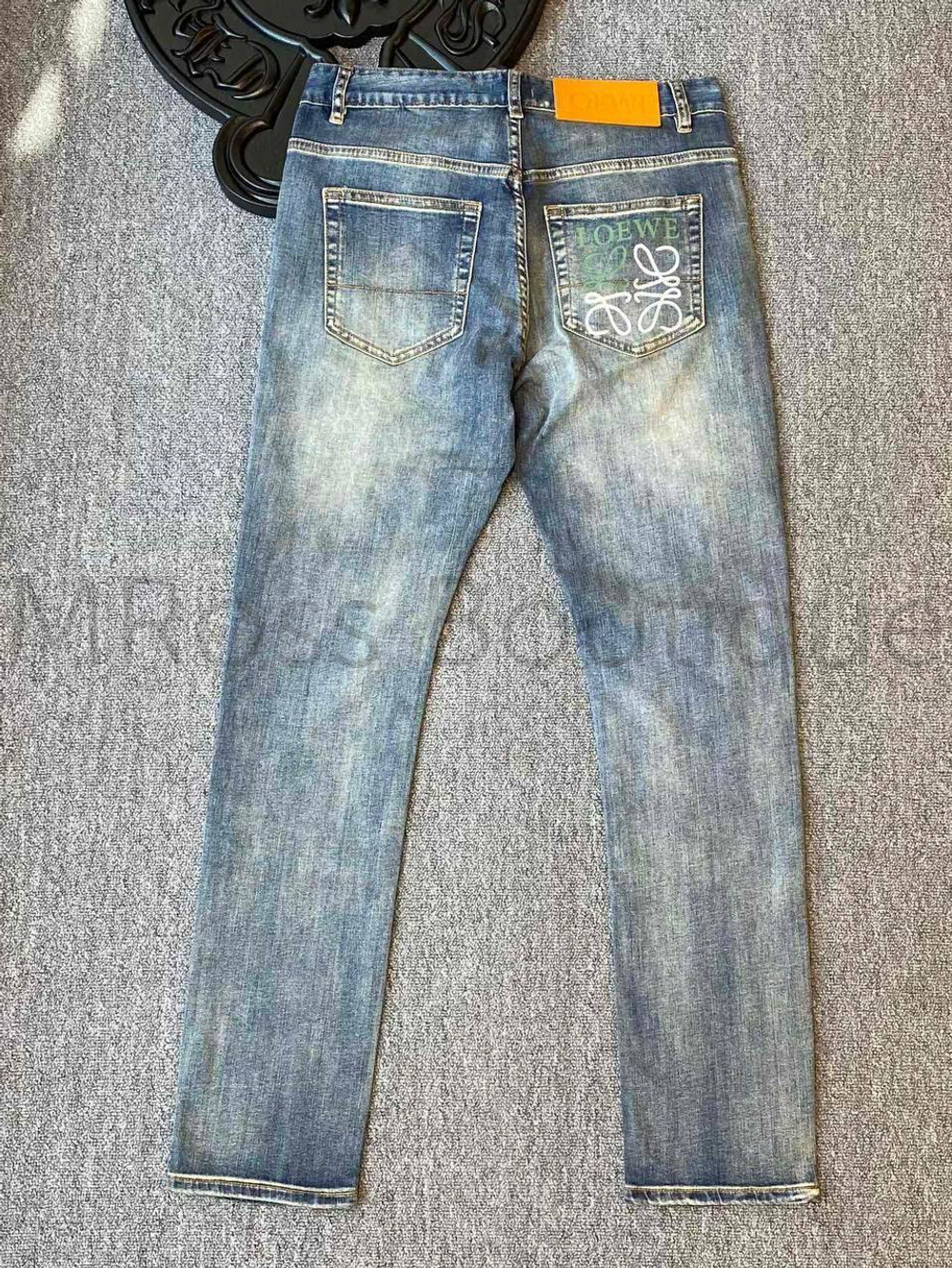 Мужские джинсы Loewe с вышивкой на заднем кармане