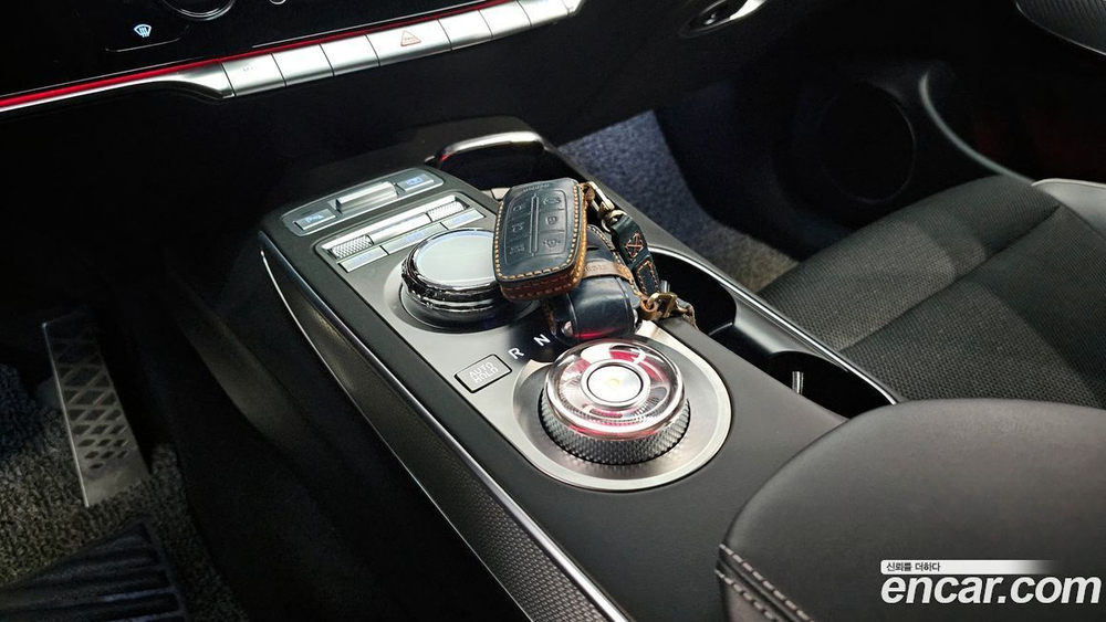 Genesis GV70 2.5T Бензин 2WD (04.2021)