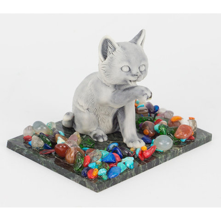 Сувенир "Котенок лижет лапу" из мрамолита R117040