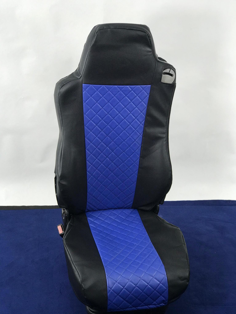 Чехлы кожаные стеганые вышивка SITRAK MAX SIT02 Польша