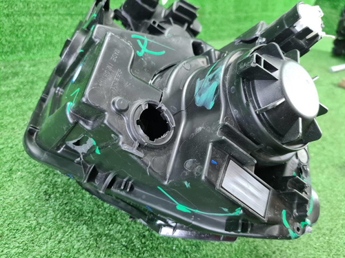 Битая Фара правая Geely Coolray (19-23) галоген