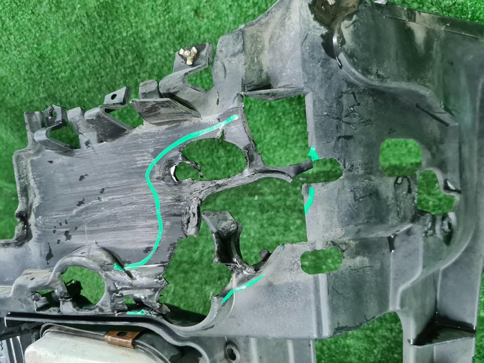 Кронштейн переднего бампера Mercedes C w203 (2000-2008)