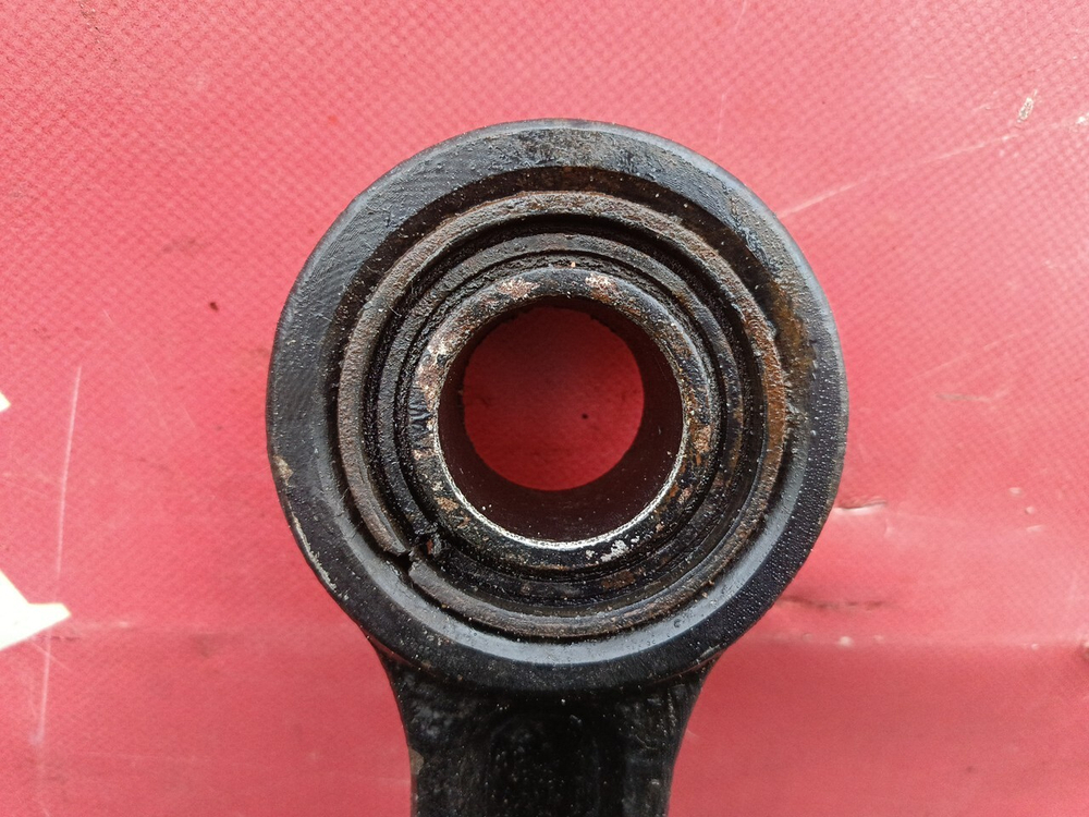 Стойка переднего стабилизатора 2023г