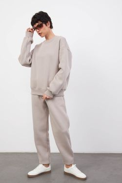 Утепленный свитшот цвета туман