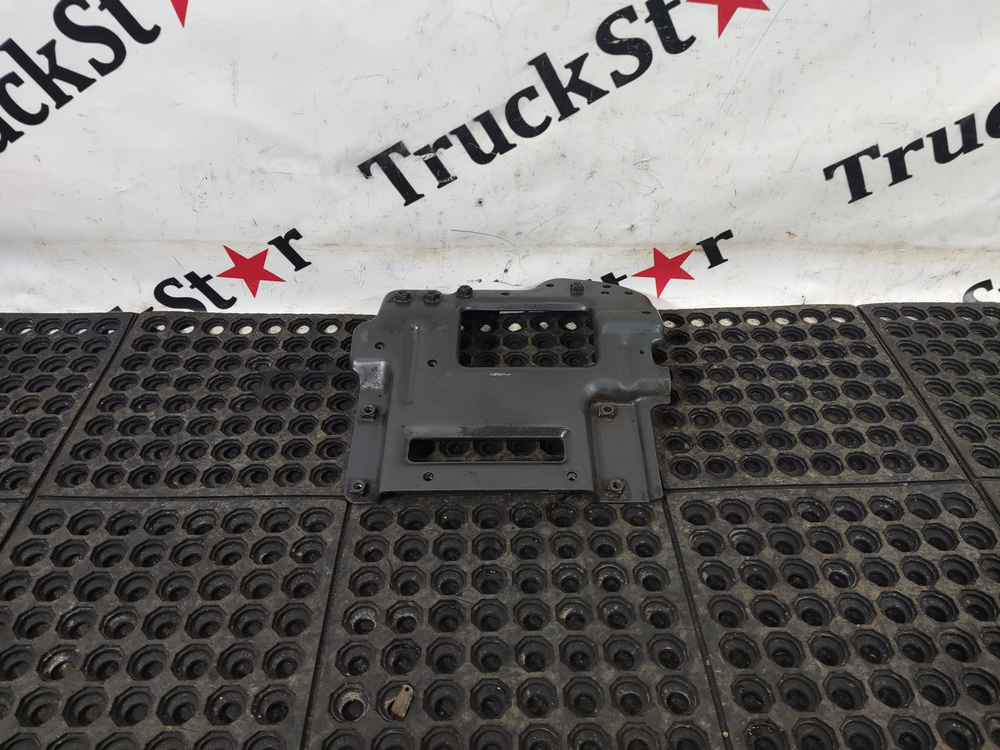 Кронштейн усилителя бампера левый