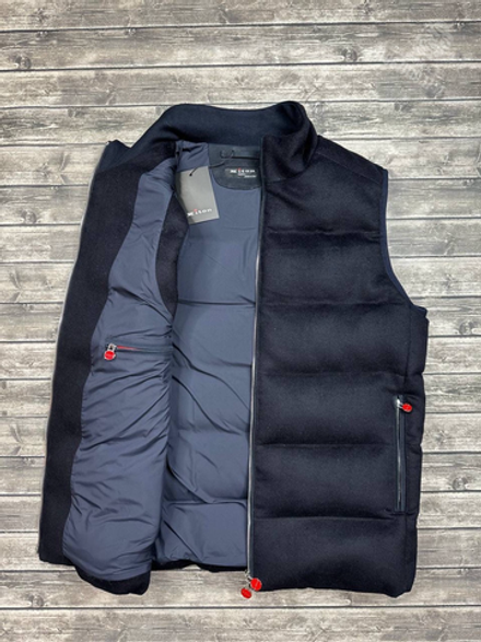 Пуховый жилет Kiton