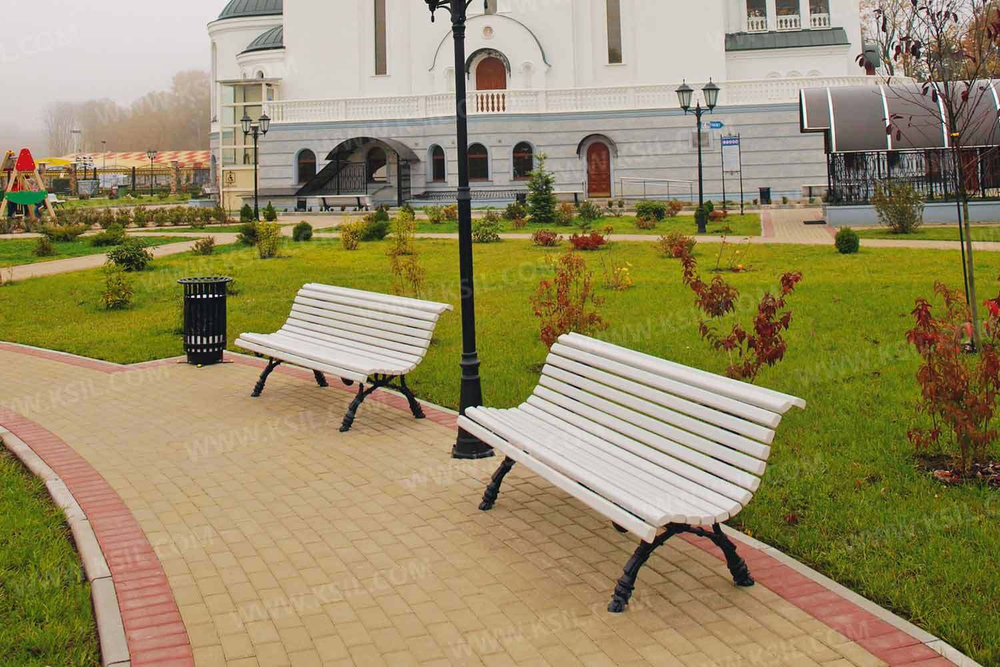 Диван садово-парковый на чугунных ножках