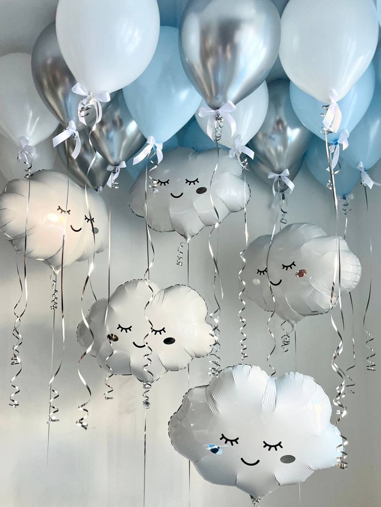 Воздушные шары на выписку из роддома облако голубой/белый/серебро бантики №4118