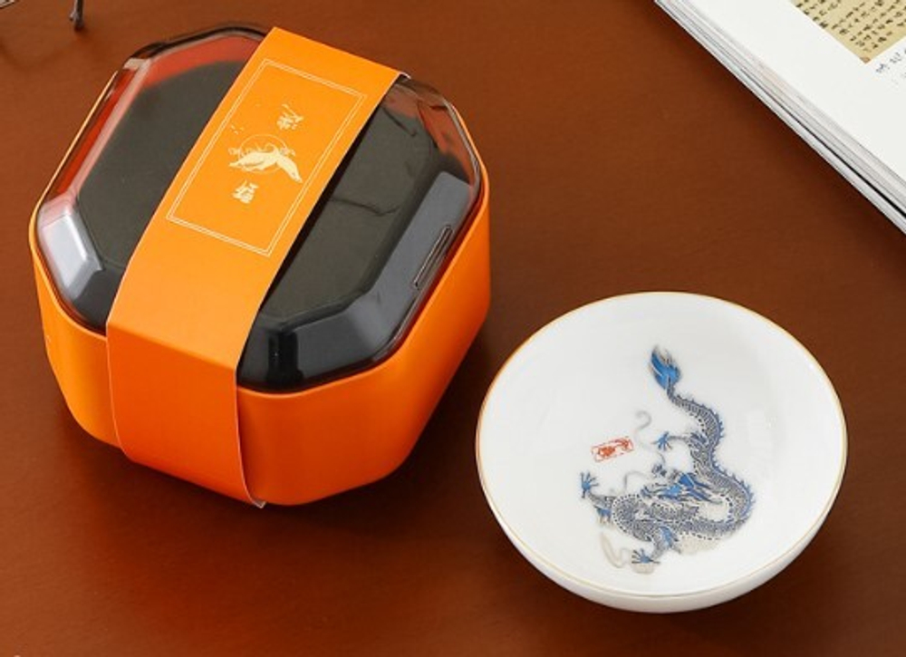 242122.1 Пиала БЕЛЫЙ НЕФРИТ "Дракон удачи" 90 мл. В ПОДАР.КЕЙСЕ, фарфор, белый