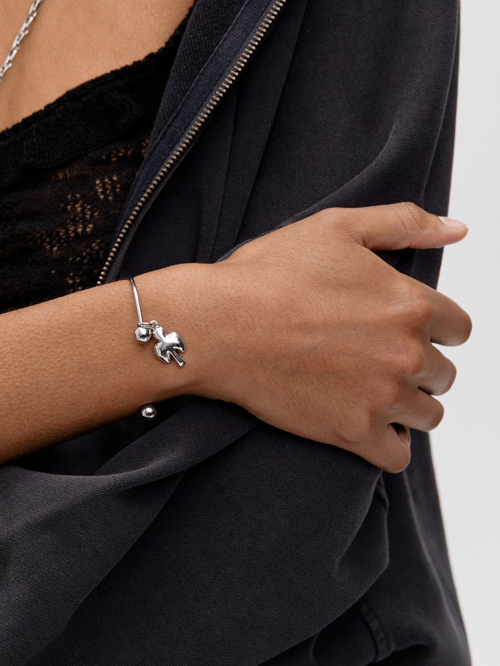 БРАСЛЕТ С ПОДВЕСКОЙ "CLUB".