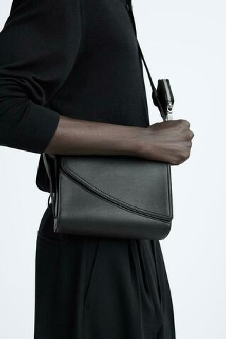 ZARA СУМКА С АСИММЕТРИЧНЫМ КЛАПАНОМ, ЧЕРНЫЙ