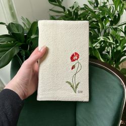 Книжная обложка с вышивкой "Маки"