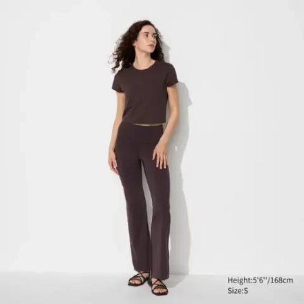 UNIQLO УКОРОЧЕННАЯ ФУТБОЛКА, ТЕМНО-КОРИЧНЕВЫЙ