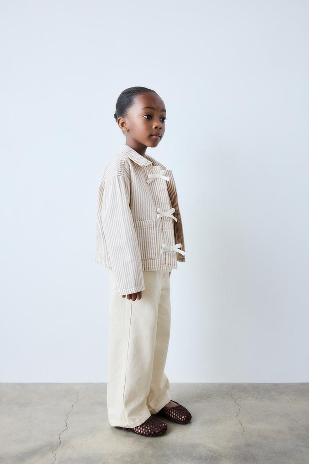 ZARA КУРТКА ИЗ ТВИЛА В ПОЛОСКУ С БАНТАМИ, ЭКРЮ