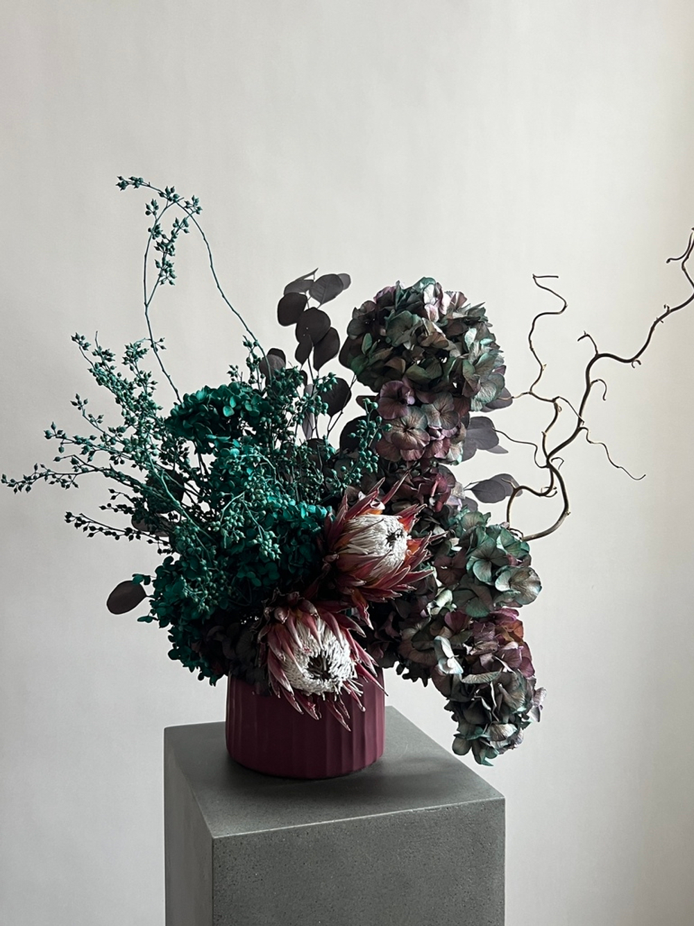 Композиция в кашпо Тефида