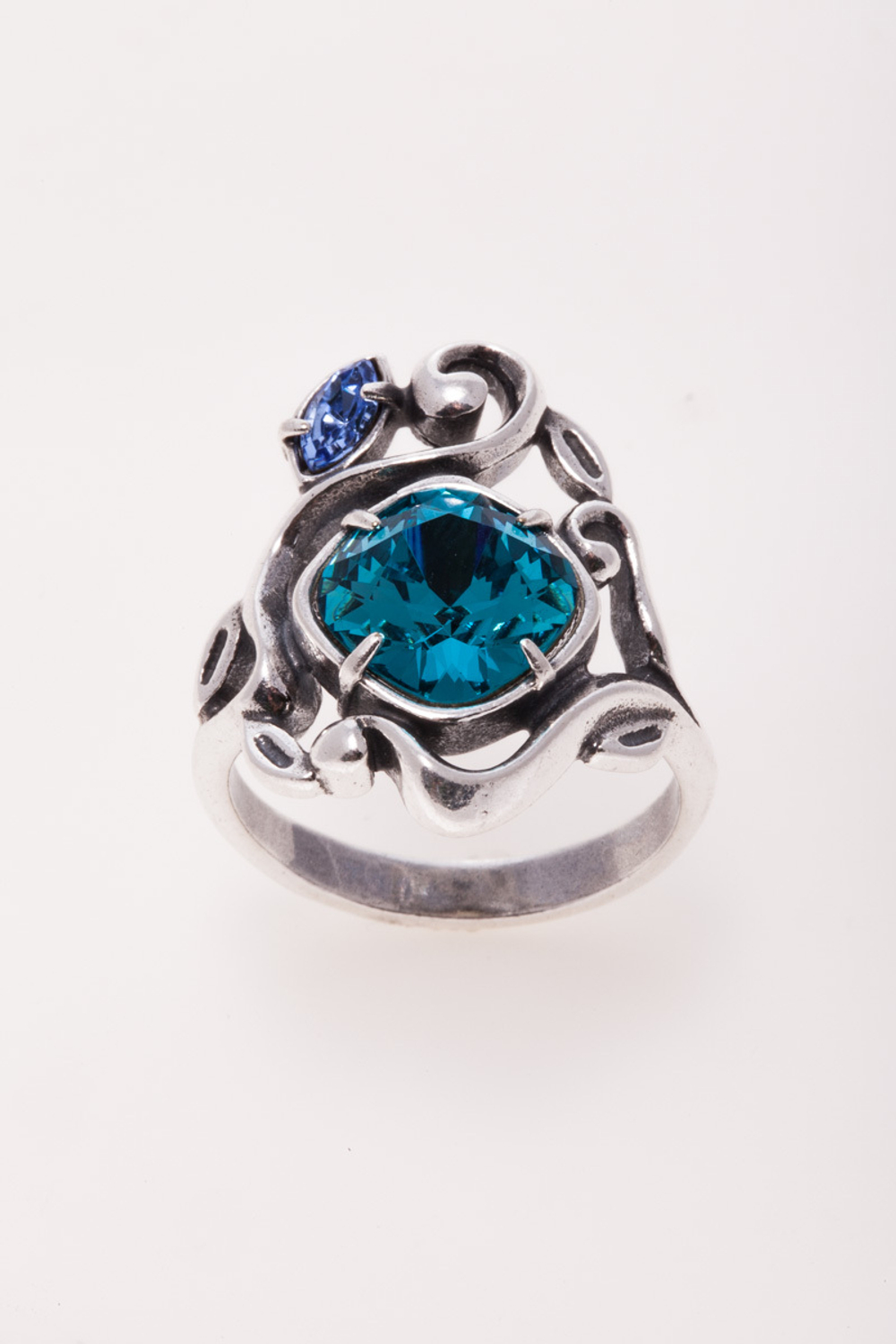 "Олеандр" кольцо в серебряном покрытии из коллекции "Милан" от Jenavi
