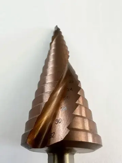 Сверло ступенчатое по металлу кобальтовое 4-32мм конусное