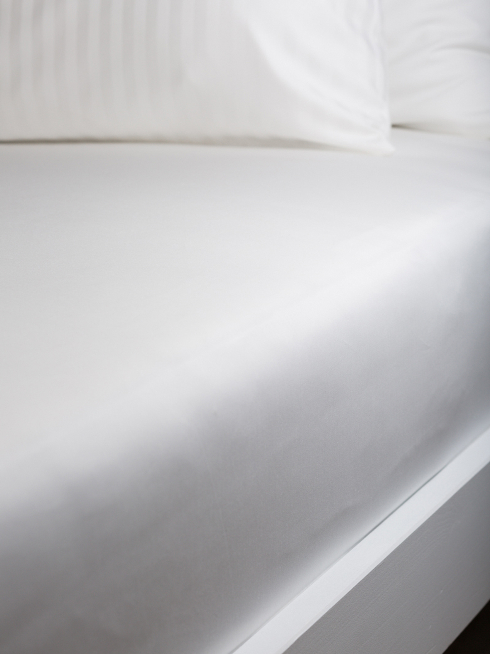 Простынь сатин 240 260 белая UTOPIA