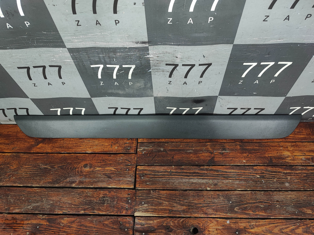 Накладка крышки багажника Toyota RAV4 V (XA50) 18-нв Б/У Оригинал 768020R070