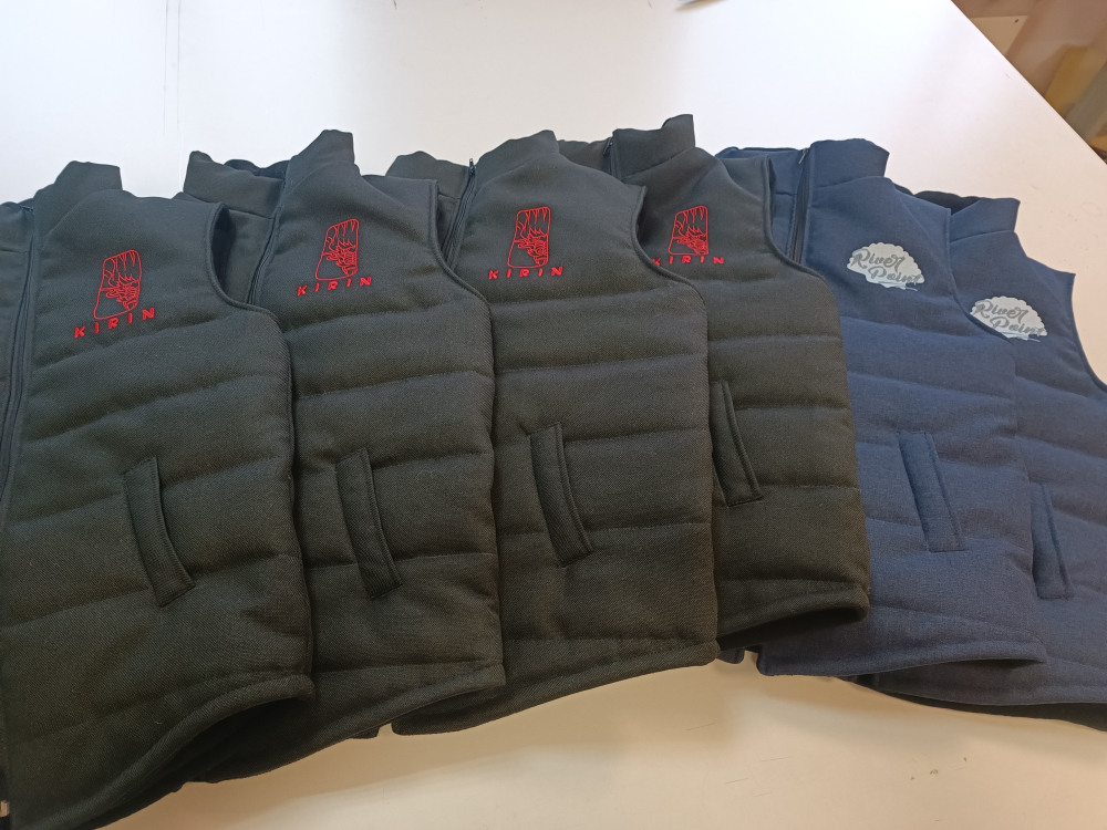 Жилет с логотипом