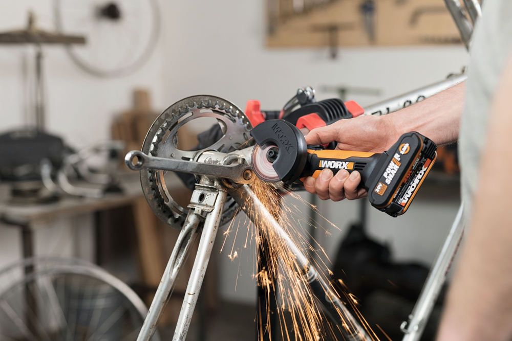 Угловая шлифмашина аккумуляторная WORX WX801.9