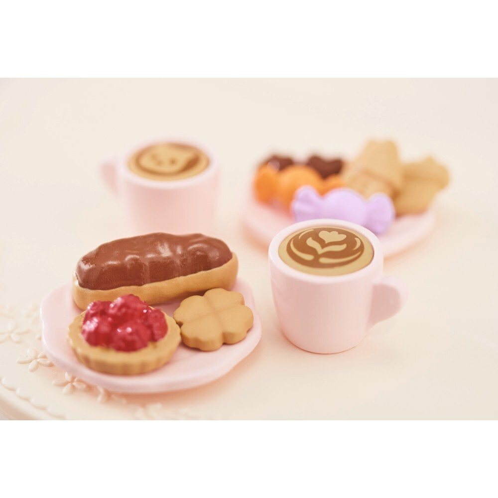 Sylvanian Families - Стол, стулья и много сладостей 5742 / артикул   5742  / GTIN 5054131057421