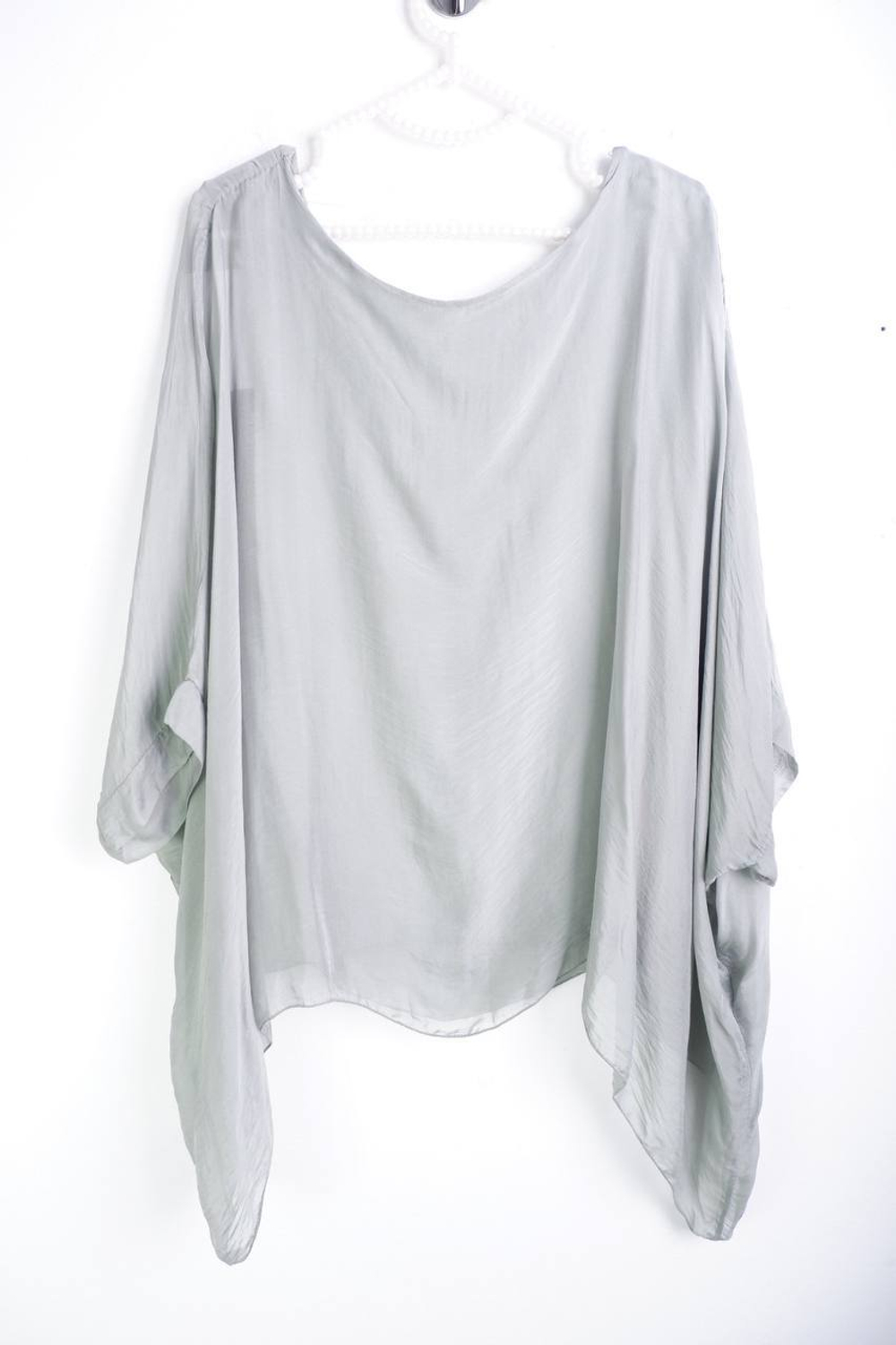 Блузка свободного кроя, визуально на 44 размер