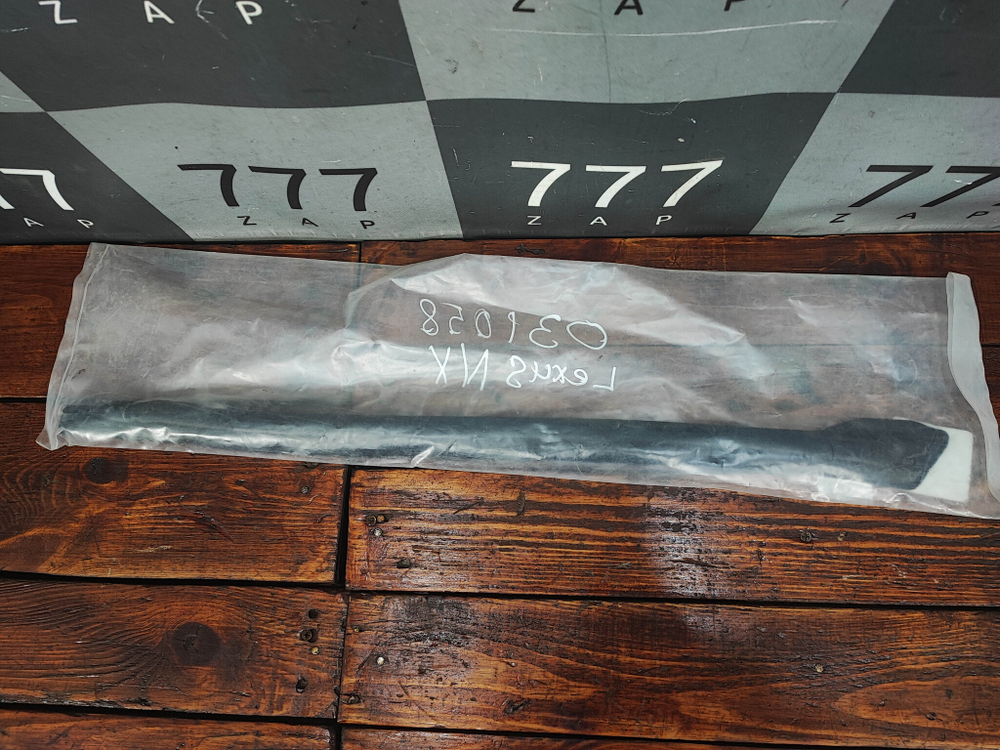 Уплотнитель двери задней левой Lexus NX Новый Оригинал 6788878013