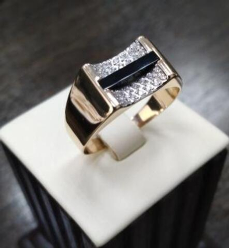 Кольцо из золота с ониксом