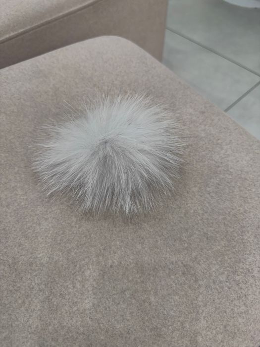 БРОШЬ ГАРЭТ СЕРЫЙ