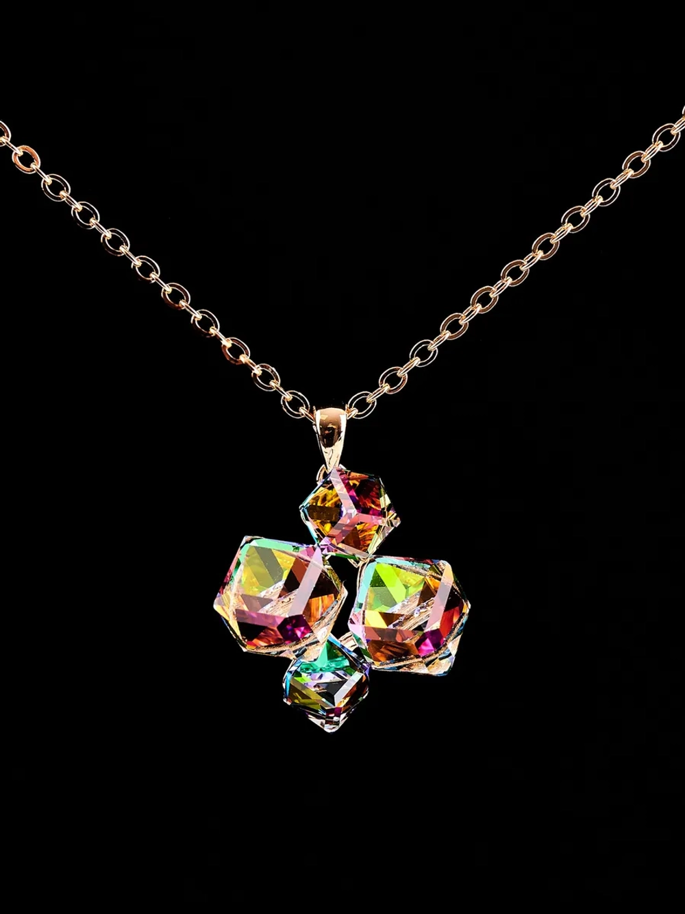 Подвеска-ромб Мираж с зелеными кубиками-хамелеонами Swarovski