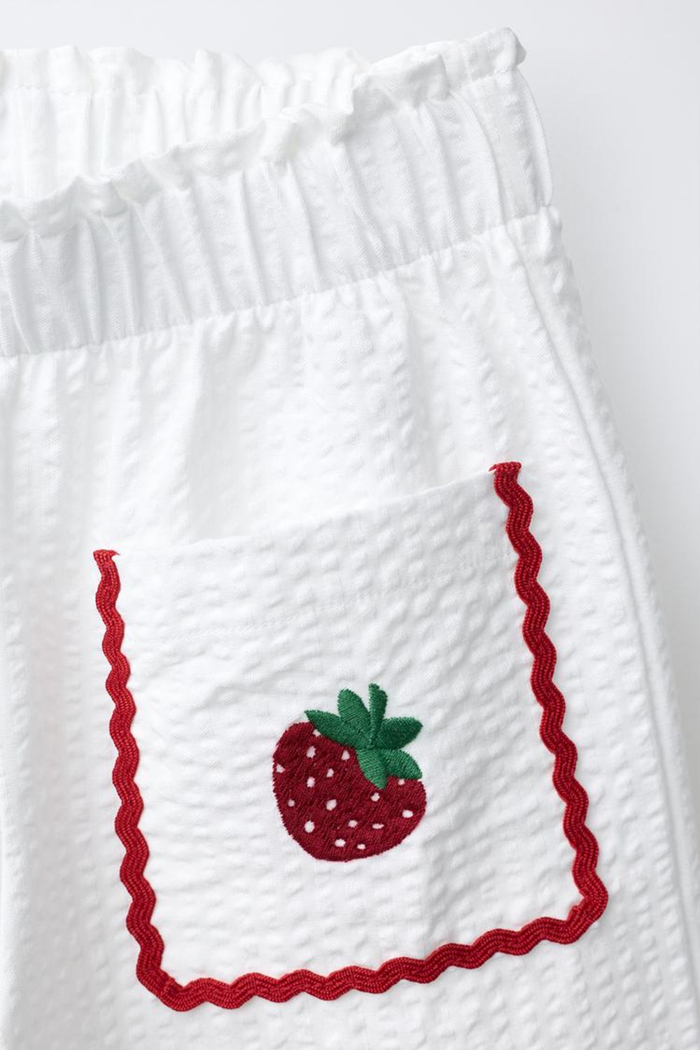 ZARA БРЮКИ-КЮЛОТЫ ИЗ РЕЛЬЕФНОЙ ТКАНИ С КОНТРАСТНЫМИ ВОЛНИСТЫМИ КРАЯМИ, ЖЕЛТОВАТО-БЕЛЫЙ