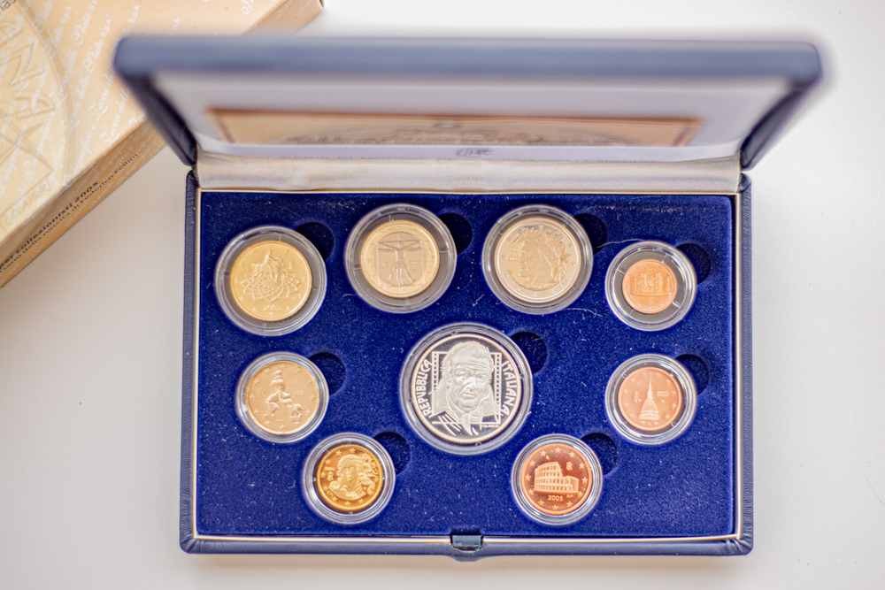 Italy 2005 Proof Coin Set "Federico Fellini" with 5 EUR Silver Coin "Republic"
