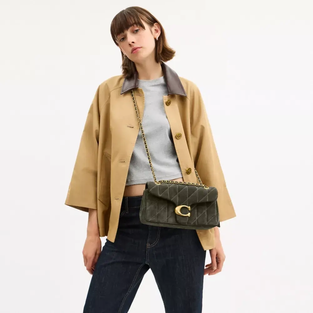 COACH СУМКА ЧЕРЕЗ ПЛЕЧО TABBY 26 С МЯГКОЙ ПОДКЛАДКОЙ, ОЛИВКОВЫЙ