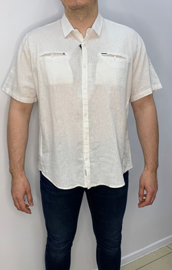 Мужская белая рубашка с кармашками