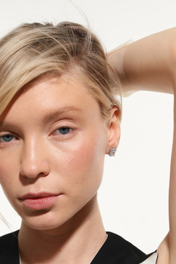 Серьги крупные гвоздики, багетный циркон с окантовкой, серебро